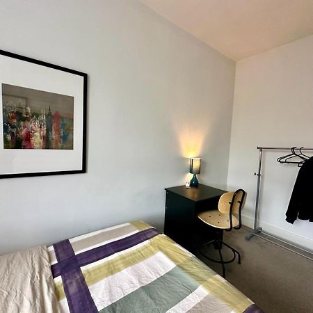 Whitechapel Station Rooms Londres Exterior foto