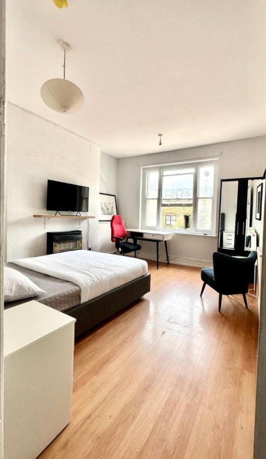 Whitechapel Station Rooms Londres Exterior foto