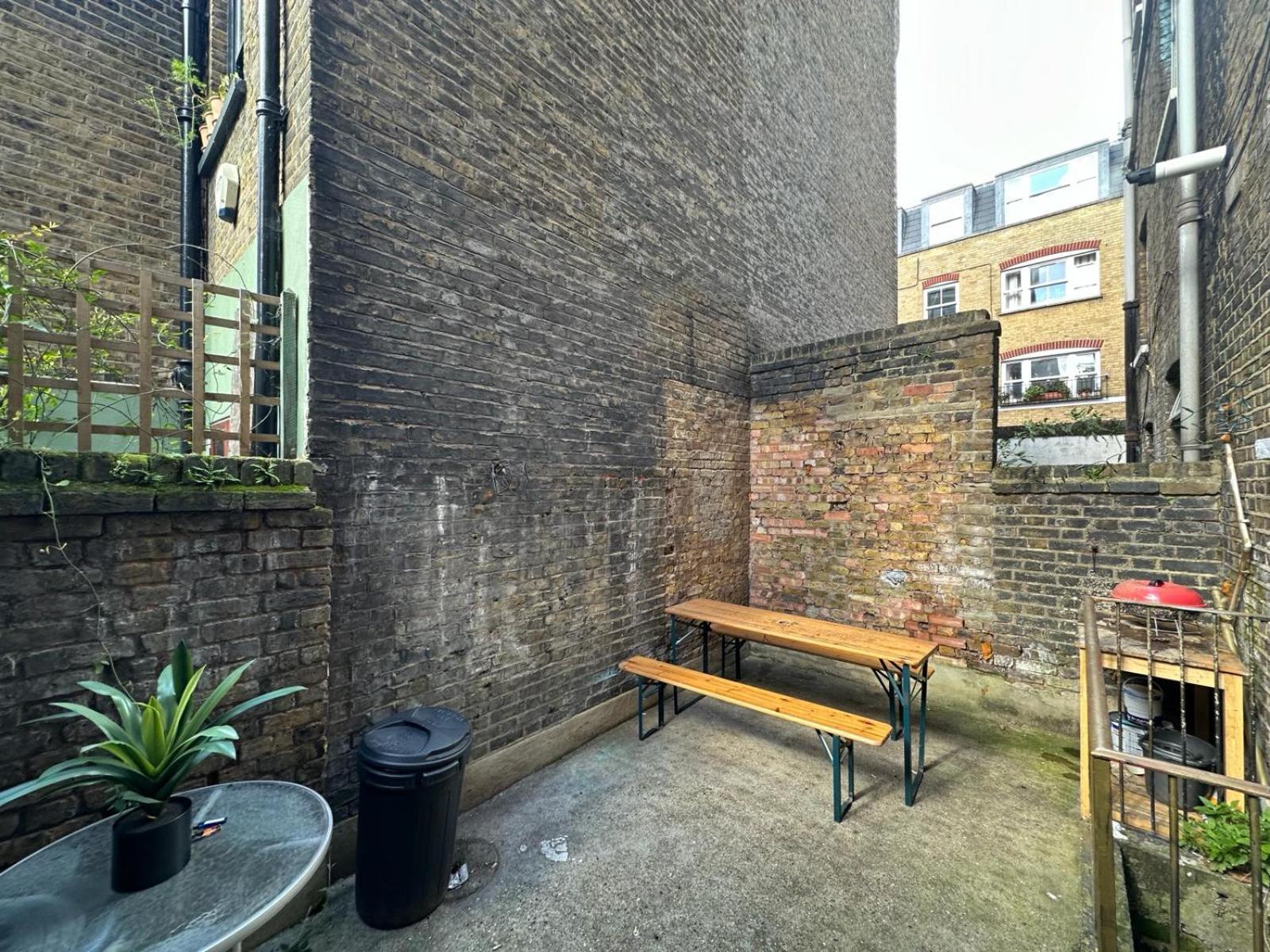 Whitechapel Station Rooms Londres Exterior foto